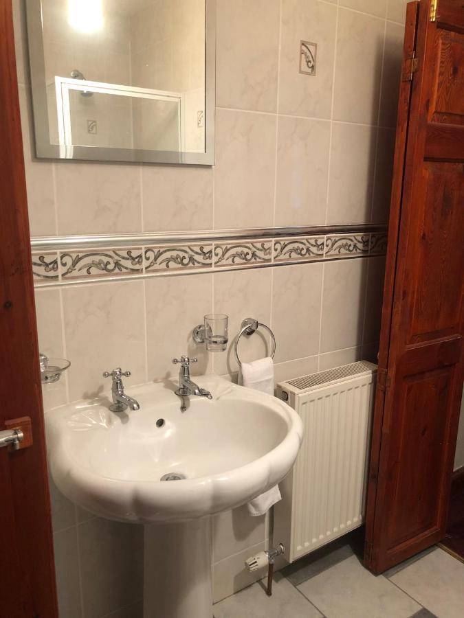 Executive Serviced Apartments 1 Forfar Bagian luar foto